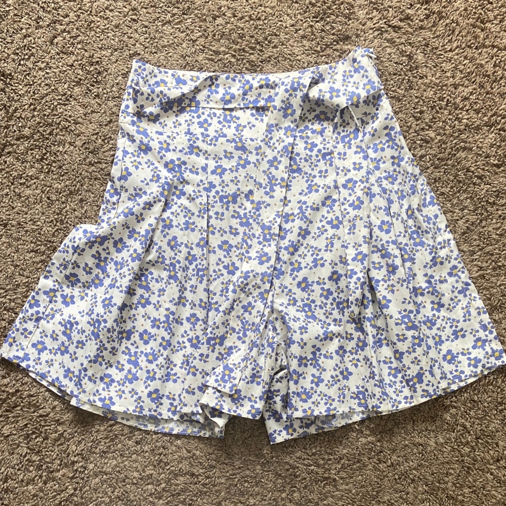 ☀️ SHEIN White Skort Shorts with Blue Floral Print